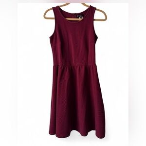 Reynah couture burgundy knee length sleeveless dress size small zip up designer